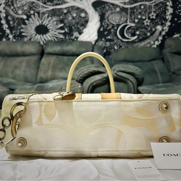 Vintage style Coach soho shoulder Bag Cream and Tan tote Women's Bag - Picture 11 of 15